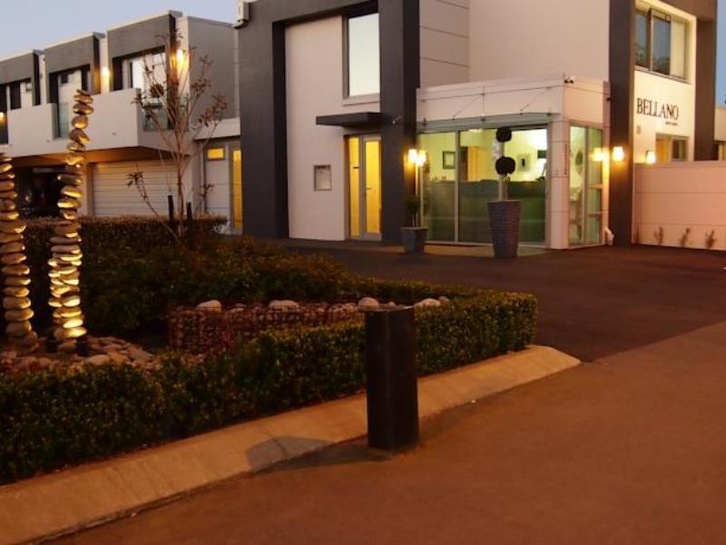 Bellano Motel Suites Christchurch Bagian luar foto The entrance to the hotel