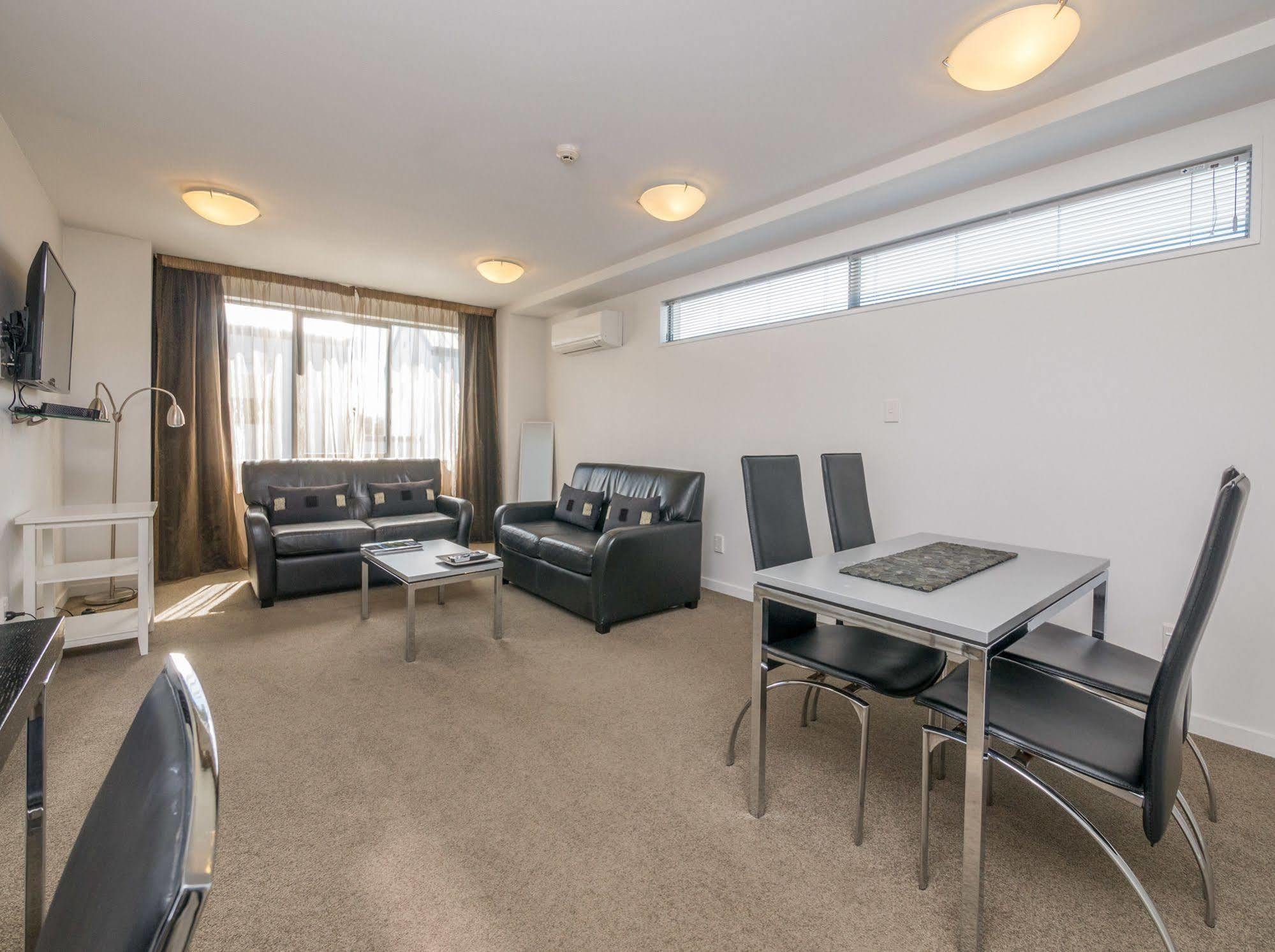 Bellano Motel Suites Christchurch Bagian luar foto A typical apartment at the hotel