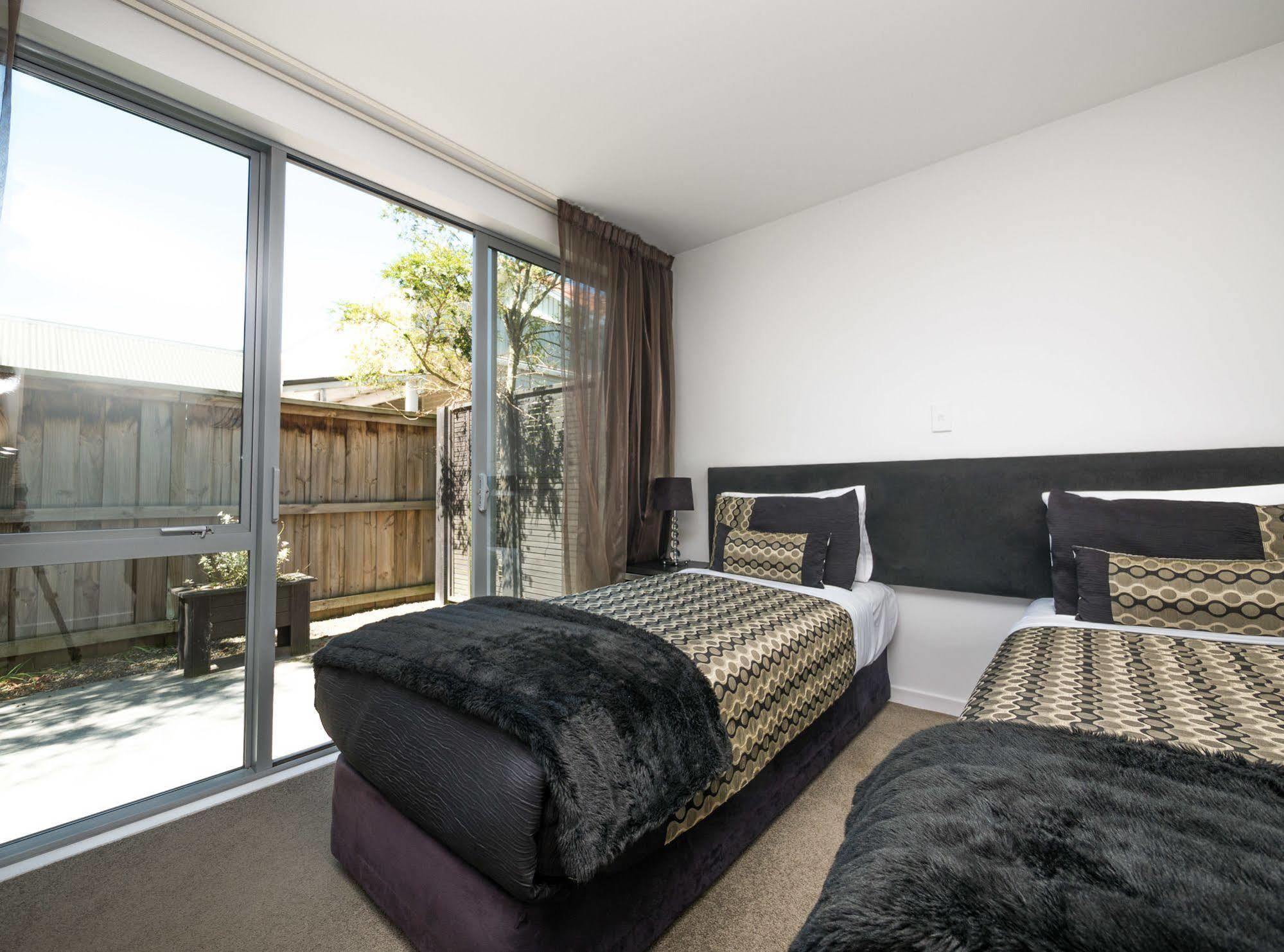 Bellano Motel Suites Christchurch Bagian luar foto A bedroom at the hotel